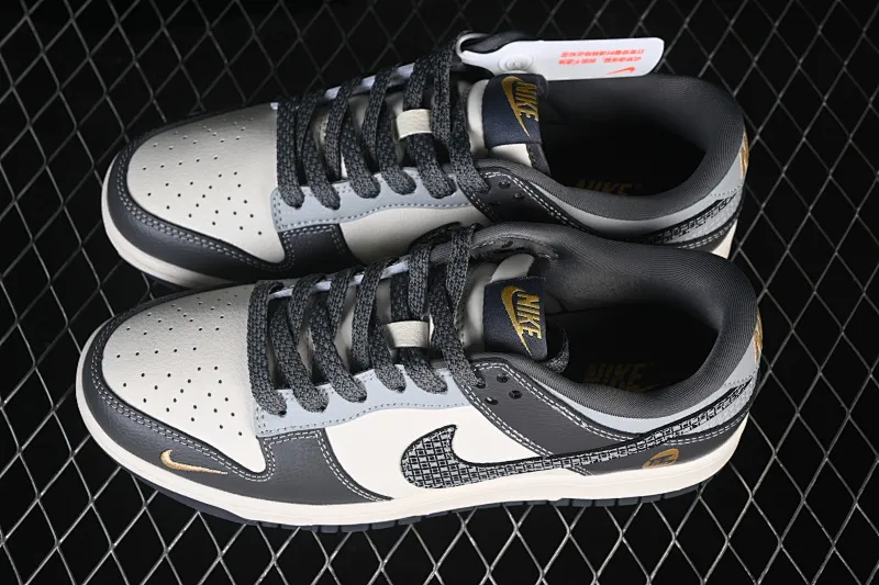 All categories Nk SB Dunk Series Nk SB Dunk Low High-end customized low-top sneakers Nike SB Dunk Low Year of the Horse limited edition Black Iron Horse High-end customized low-top casual skate shoes HG0026-012